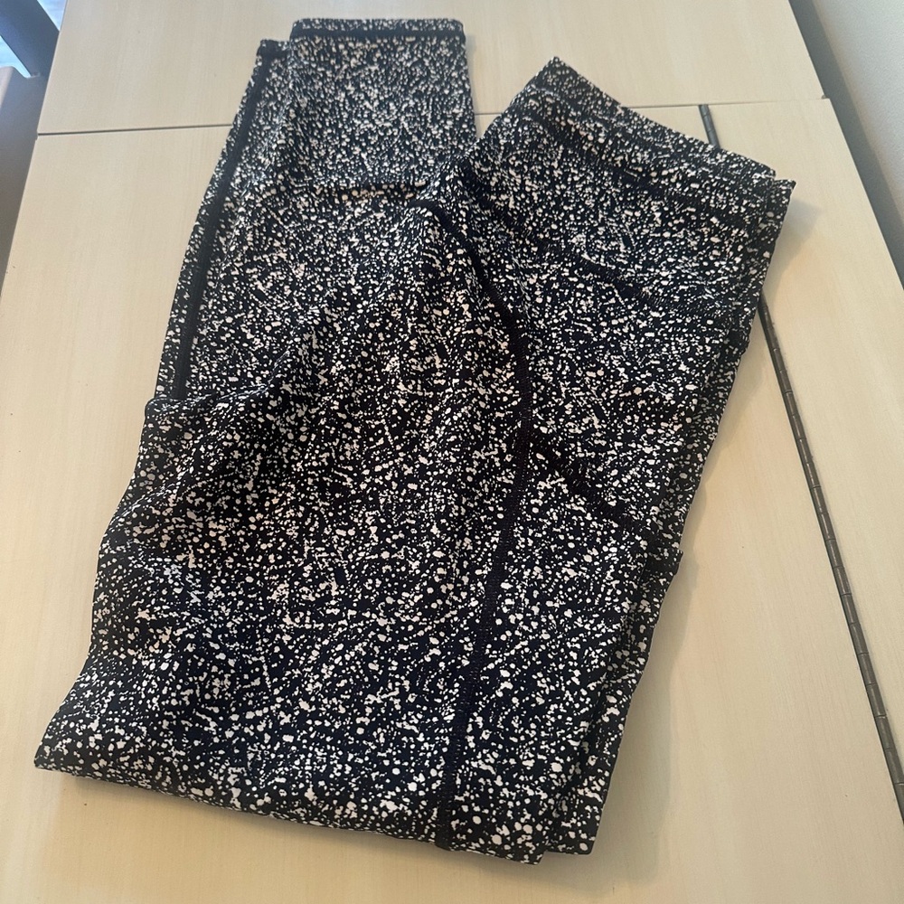 Zyia Luxe Black and White Speckled Pocket Drawstring Leggings